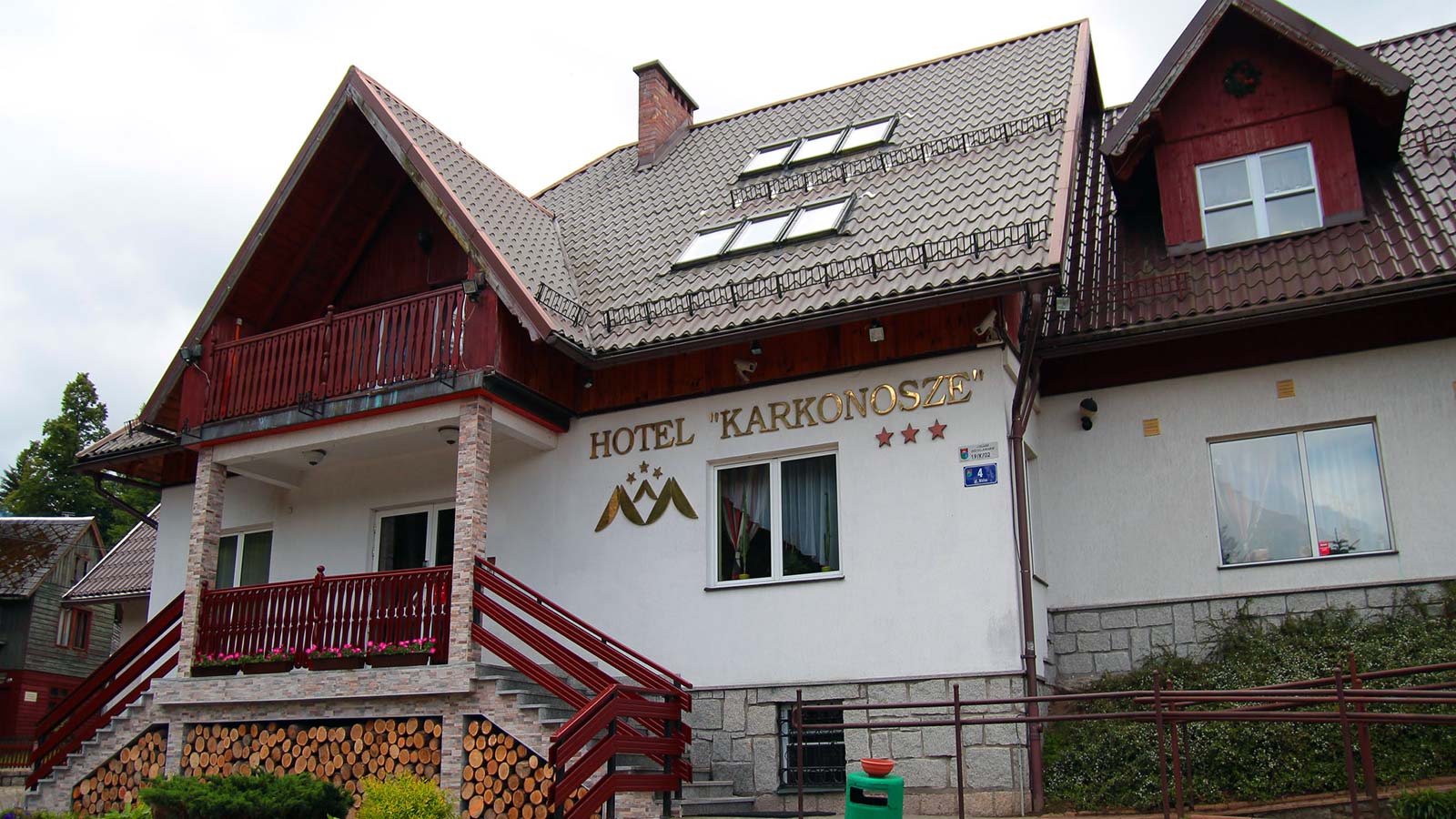 Hotel Karkonosze w Karpaczu pokoje noclegi góry Sudety wypoczynek w Polsce